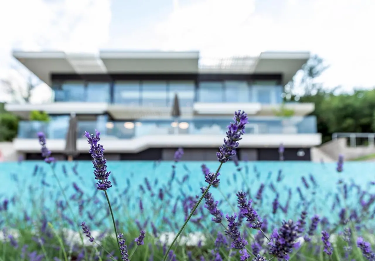 Villa Aura