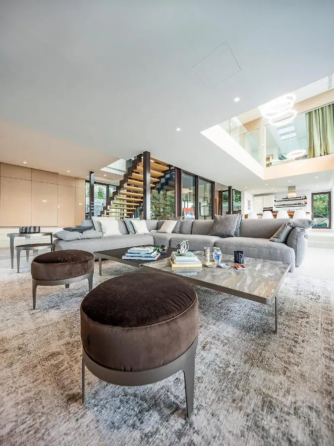 Villa Aura