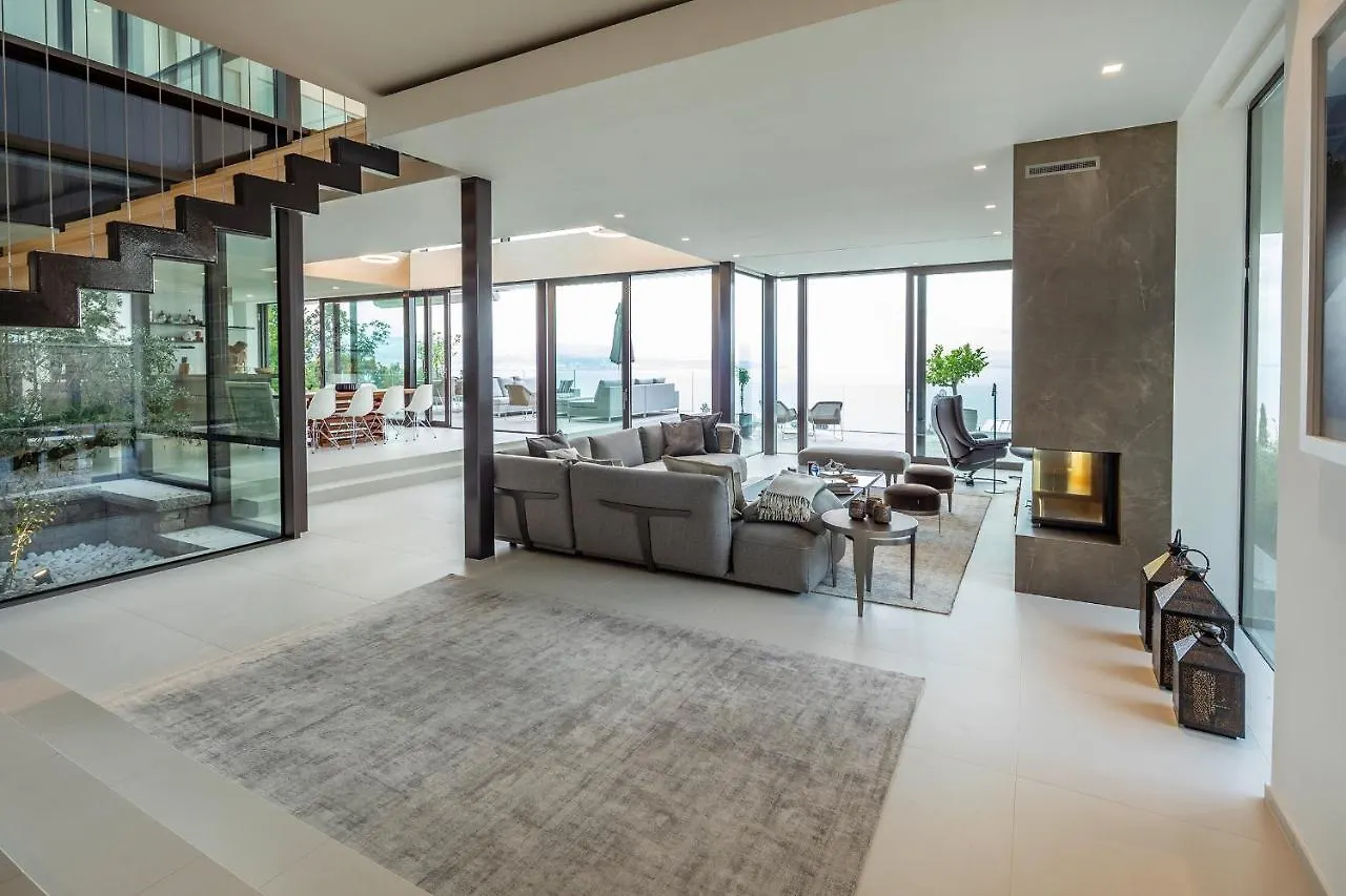 Villa Aura
